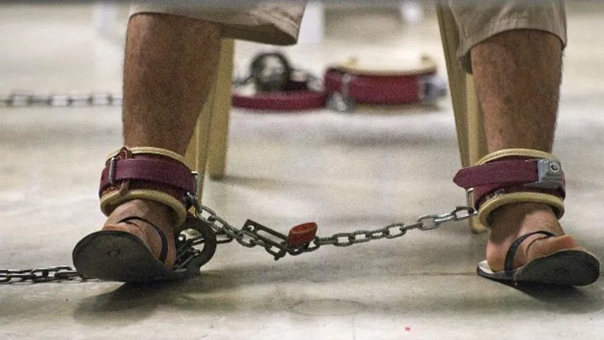 Jueza ordena publicar vídeos sobre la alimentación forzada en Guantánamo