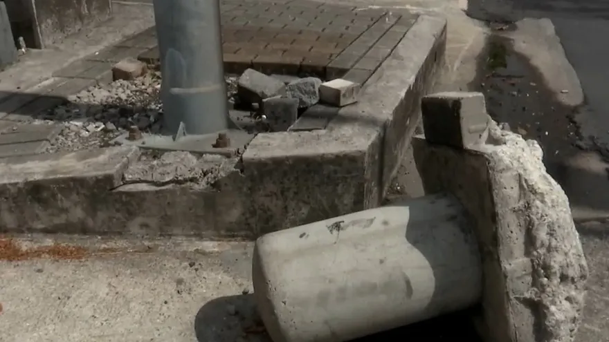 Acera de Vía España en mal estado