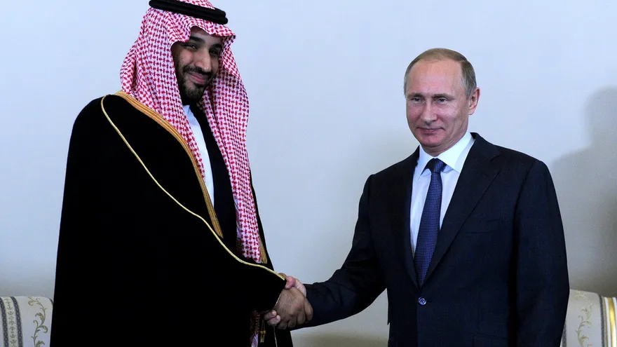 Mohamed Ben Salman con el presidente de Rusia Vladimir Putin.