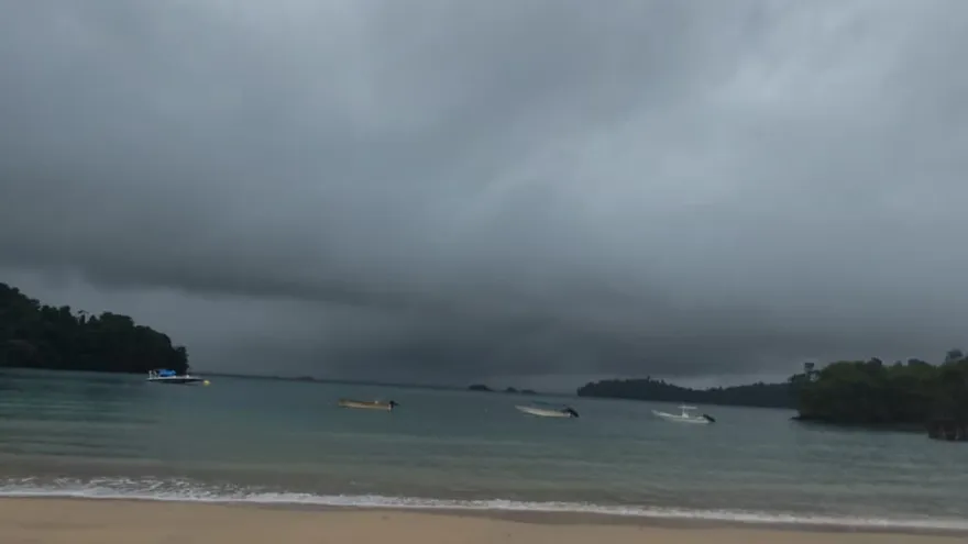 Visitantes y operadores turísticos deberán esperar la reapertura del Parque Nacional Coiba mientras persisten las condiciones climáticas adversas.