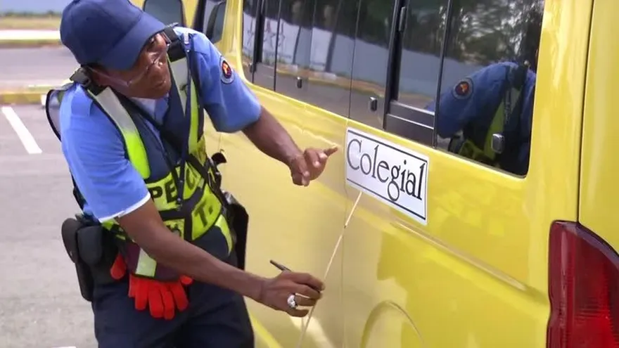 Conductores de colegiales que incumplan normas serán sancionados