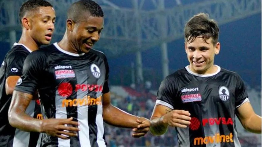 Ricardo Clarke sigue en plan cazador y le dio el triunfo al Zamora. Foto/Zamora