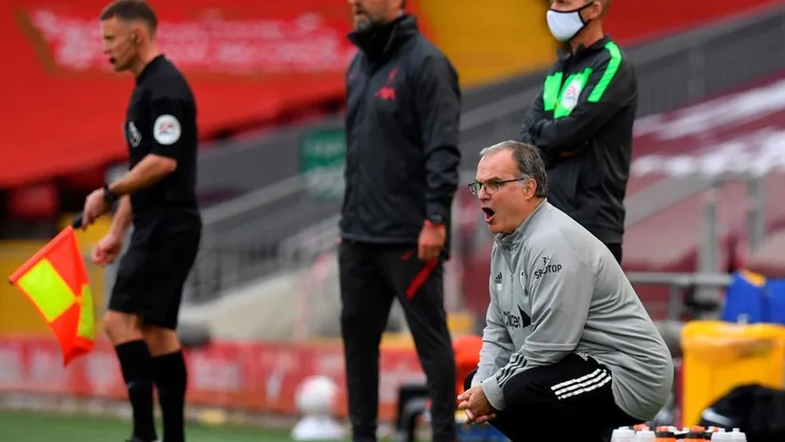 El Liverpool se salva a última hora de la bendita locura de Bielsa
