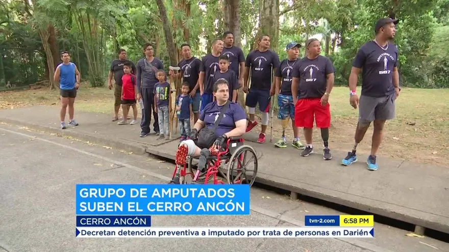 Luis Espinosa y Grupo de Amputadospty507 suben Cerro ANCON