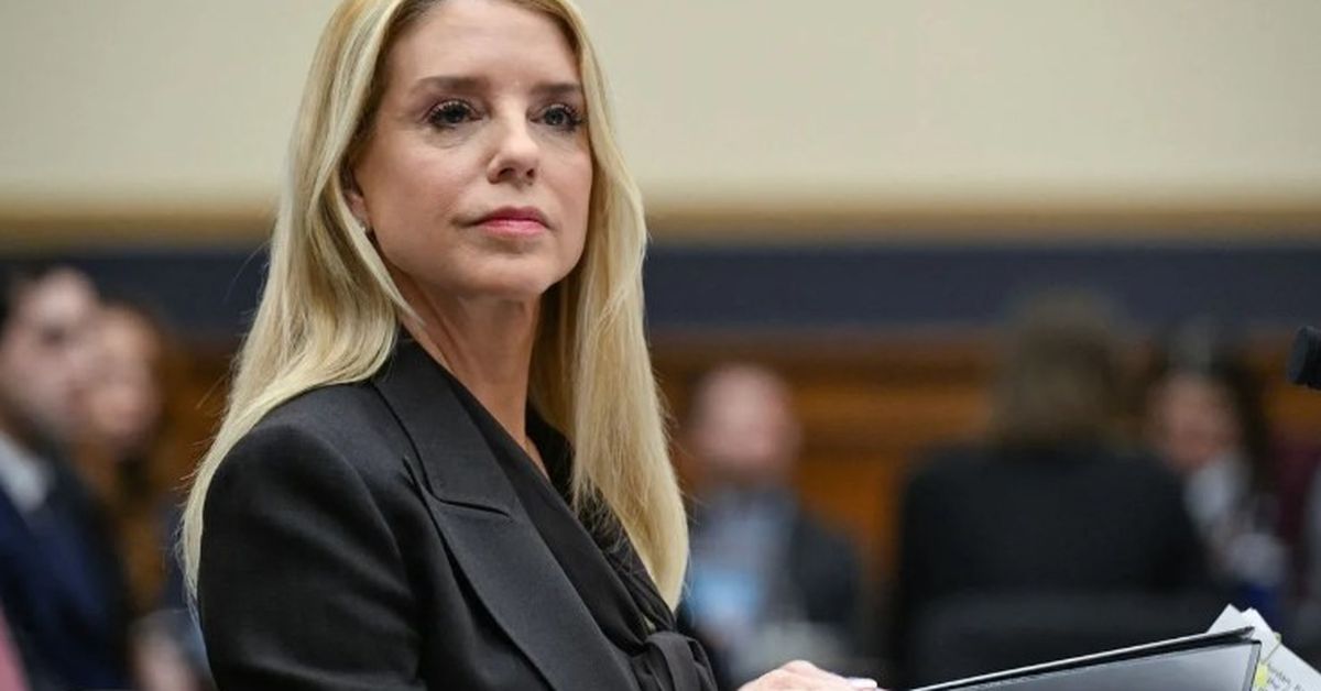 Trump despide a su fiscal general, Pam Bondi