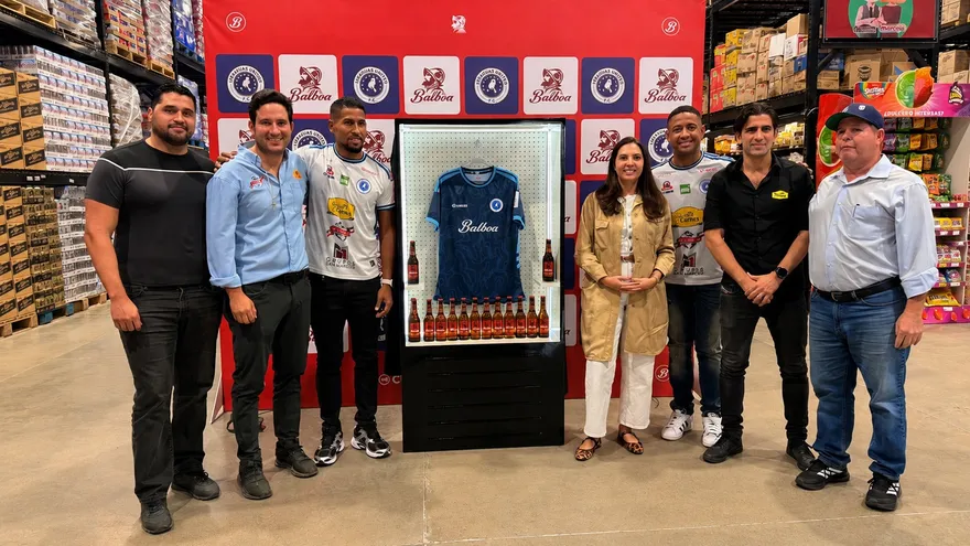 Este patrocinio trasciende la cancha de juego, asumiendo un compromiso profundo enfocado en construir una conexión genuina y cercana