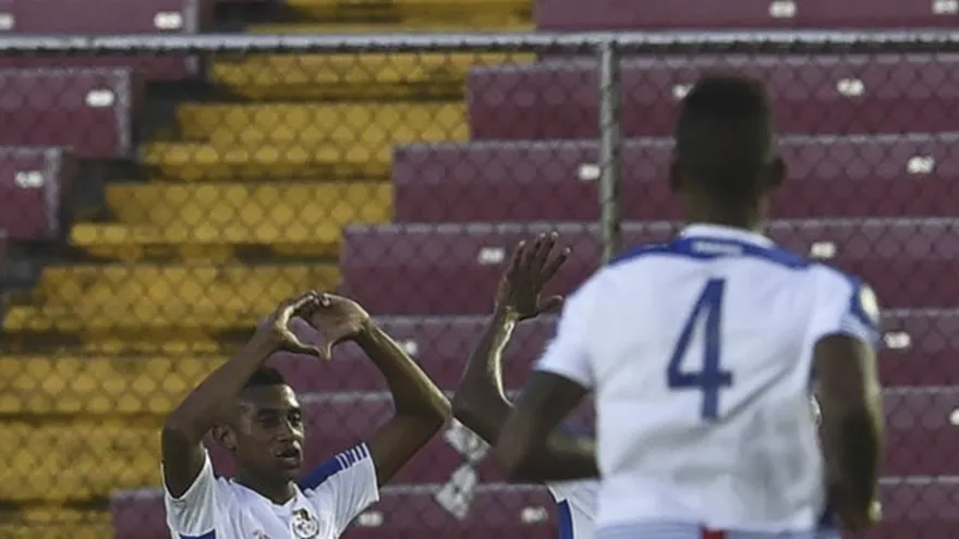 Josiel Núñez celebra el gol que le anotó a Nicaragua
