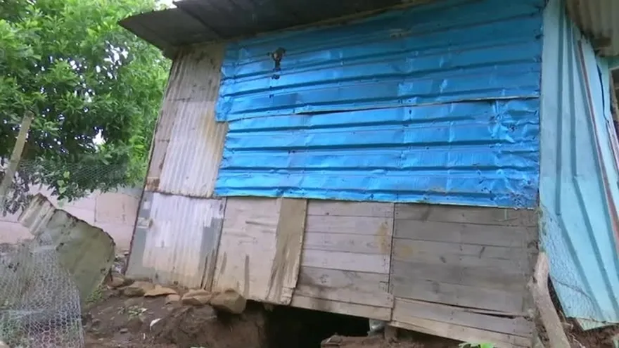 La tierra se abrió debajo de las casas en La Chorrera