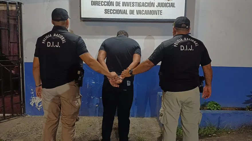 Las investigaciones iniciaron el 9 de mayo de 2024, luego de una denuncia presentada por el Municipio de Panamá, en la que se señalaba que un grupo de funcionarios solicitaba pagos ilegales a comerciantes de bares, discotecas y locales dedicados a la venta de licor.