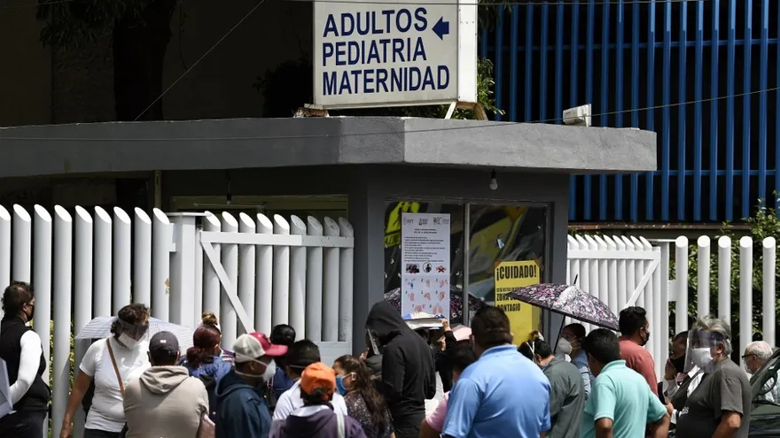 Hallan al menos 25 cadáveres en fosa clandestina en el oeste de México