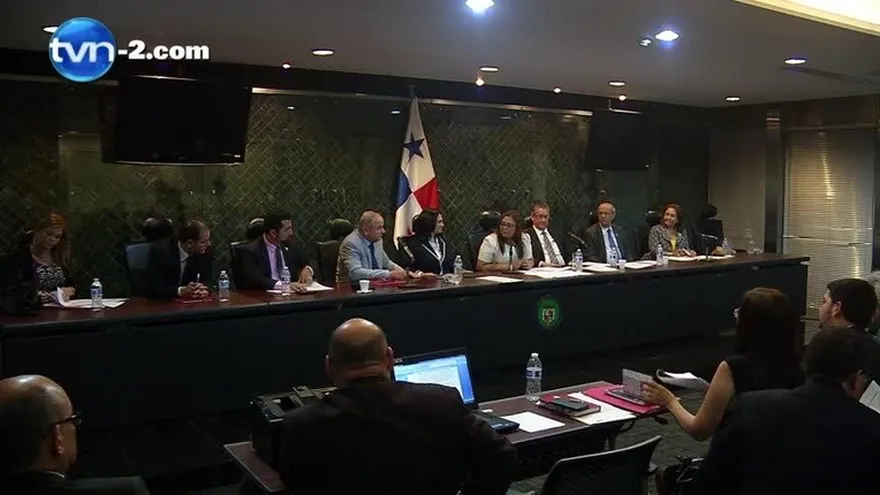 Ministerio de Relaciones Exteriores y la UP presentan modificaciones a la ley 28