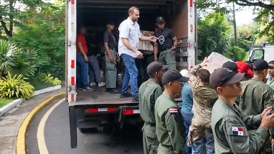 Despacho de insumos recoletados en el centro de acopio del Parque Omar.