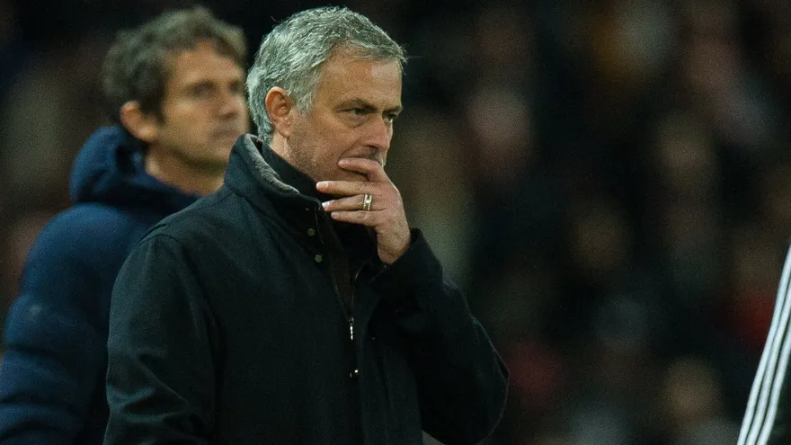 Mourinho bajo la tormenta tras el fracaso europeo