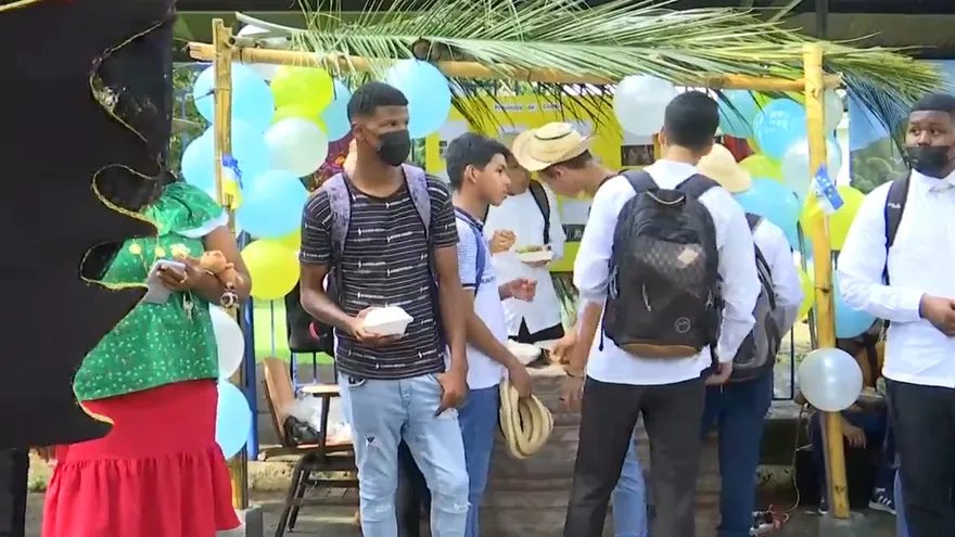 Colegio Artes y Oficios da inicio al Mes de la Patria