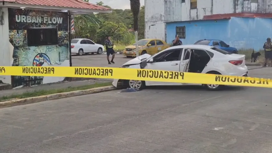 Múltiples disparos acaban con la vida de un hombre en su vehículo