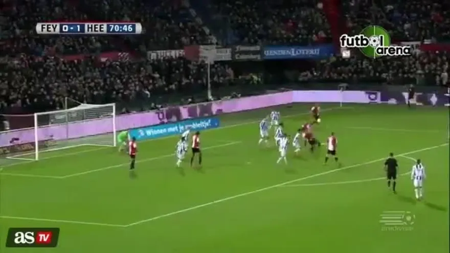 Anass Achahbar hizo esta chilena en el partido Feyenoord vs Heerenveen