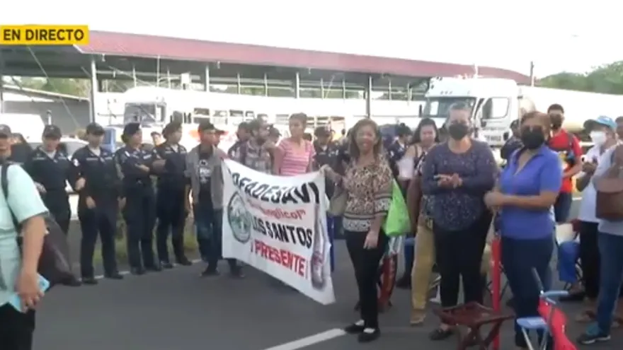 Pacientes por envenenamiento con dietilenglicol protestan en Divisa