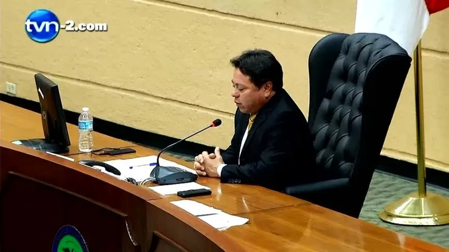 Gobierno defiende su labor y la oposición los critica