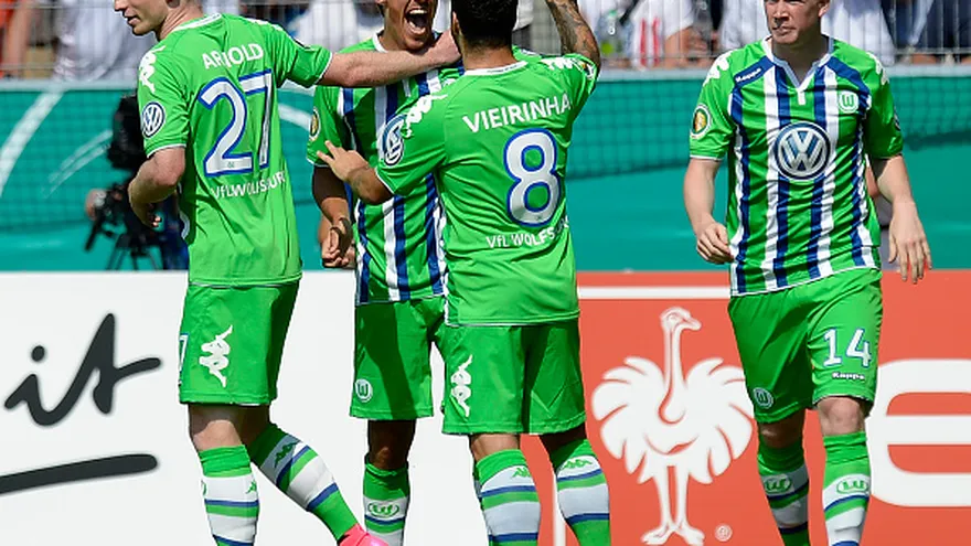 Jugadores del Wolfsburgo celebran