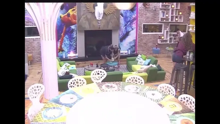 Hermanitos ponen la casa "Pata pa'arriba"