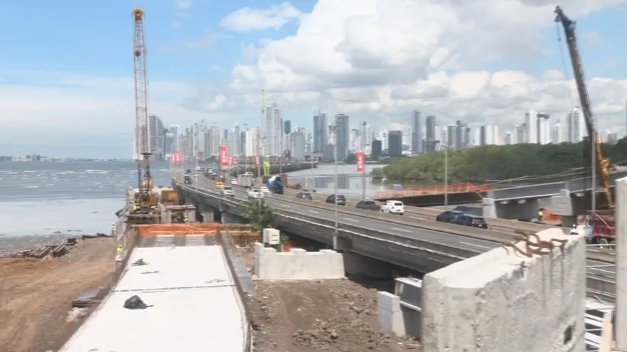 La Empresa Nacional de Autopistas (ENA) informó que el proyecto de construcción del nuevo intercambiador entre Costa del Este y el Corredor Sur registra un 51% de avance, como parte de las obras que buscan mejorar la movilidad vehicular hacia este sector y el centro de la ciudad de Panamá.