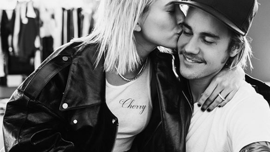 El cantante con su actual pareja Hailey Baldwin