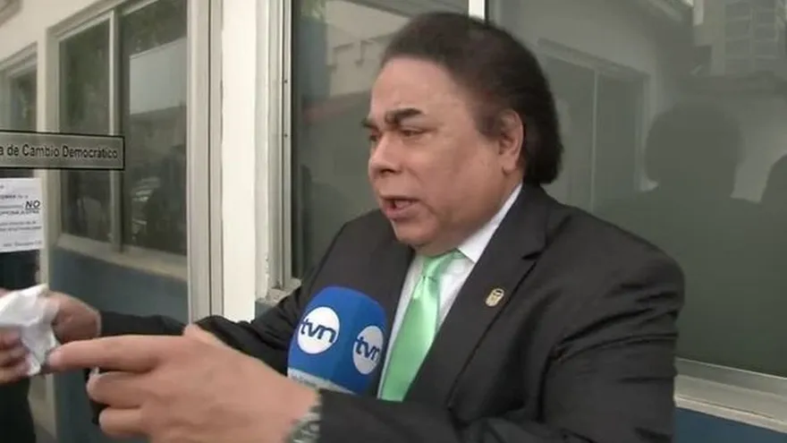 Diputado Aris De Icaza