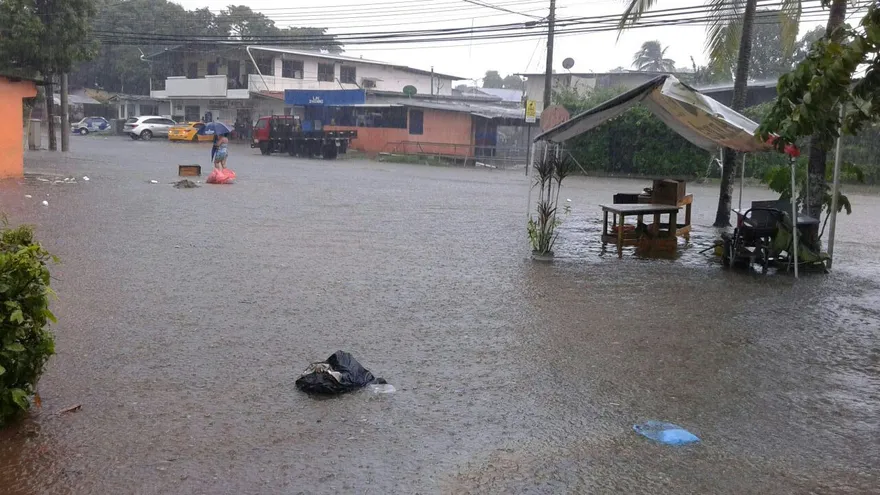 Se reportan inundaciones en diversas calles de la ciudad de Panamá