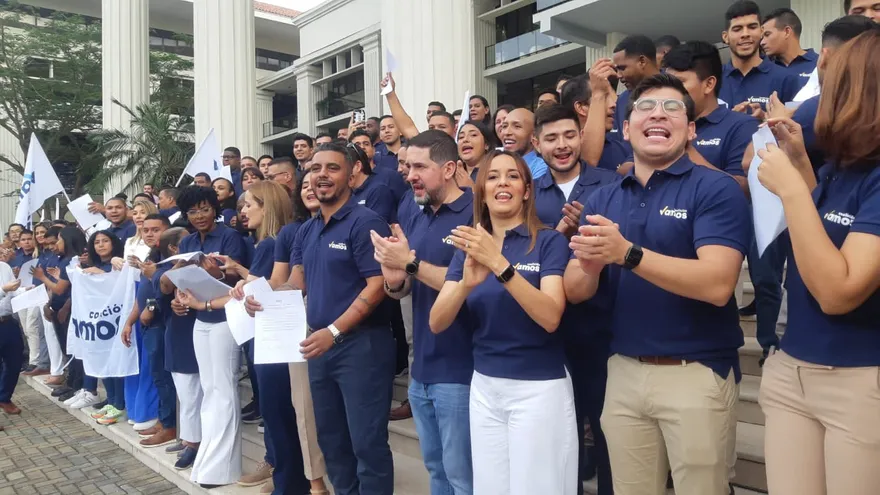 Presentan a más de 100 precandidatos independientes