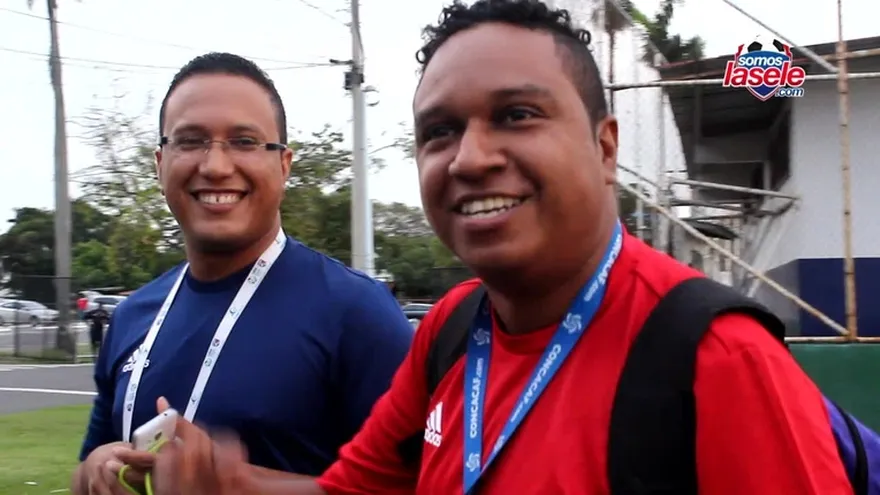 Poco a poco llegan los fanáticos de la Sele