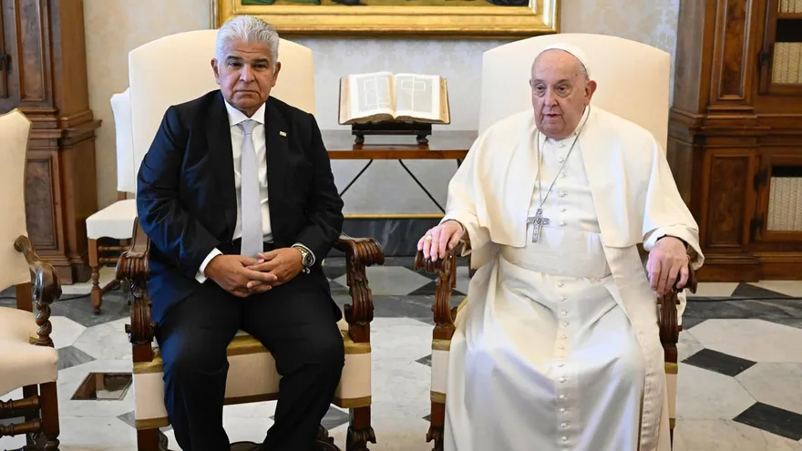 El presidente Mulino reunido con el papa Francisco