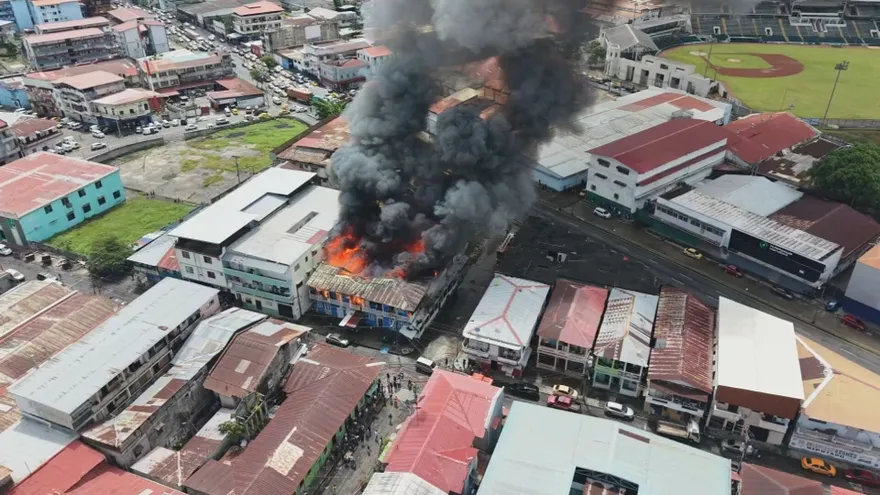 Damnificados por incendio en La Macarronera serán trasladados temporalmente a un hotel