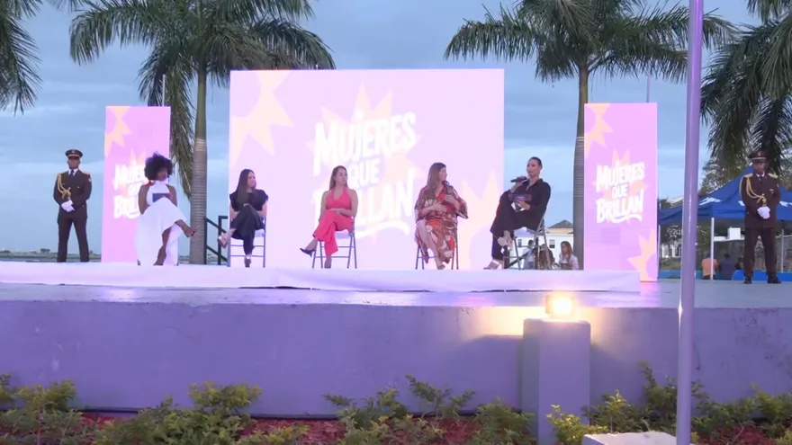 Panel 'Mujeres que brillan' reúne a líderes para inspirar a nuevas generaciones en la capital