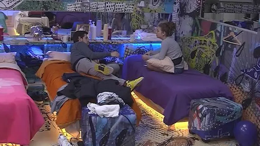 Carolina muy triste, Milca no se despide de ella.