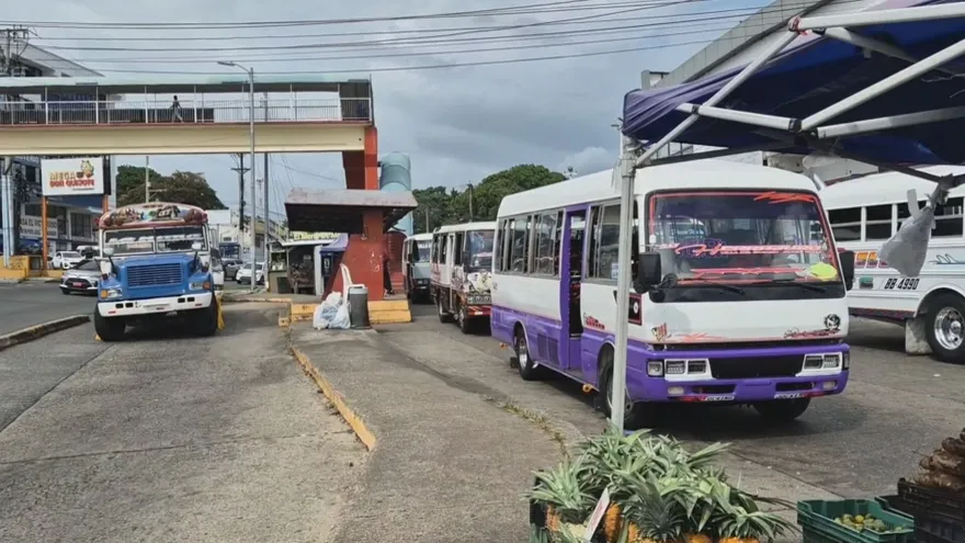 La Chorrera sigue sin una terminal de transporte y suma más de cuatro piqueras improvisadas
