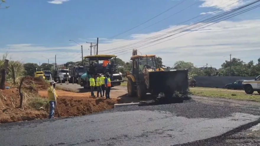 MOP realiza los trabajos de pavimentación de las calles de acceso a la nueva policlínica Rodrigo Hidalgo de David