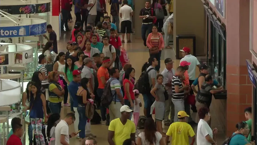 Terminal de Albrook abarrotada de viajeros