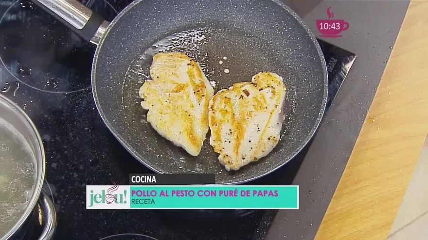 Pollo al pesto con puré de papas