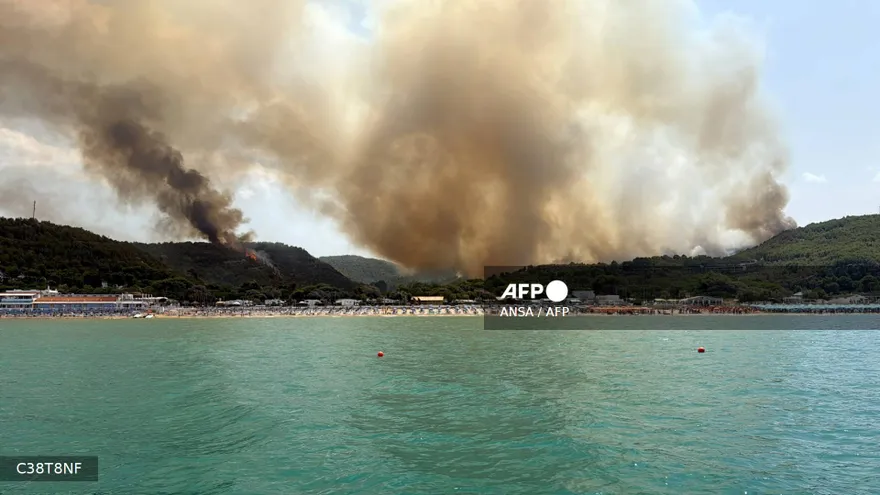 Hundreds Flee Forest Fire in Southern Italy by Boat