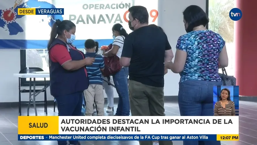 Padres llevan a sus niños a vacunarse en Veraguas