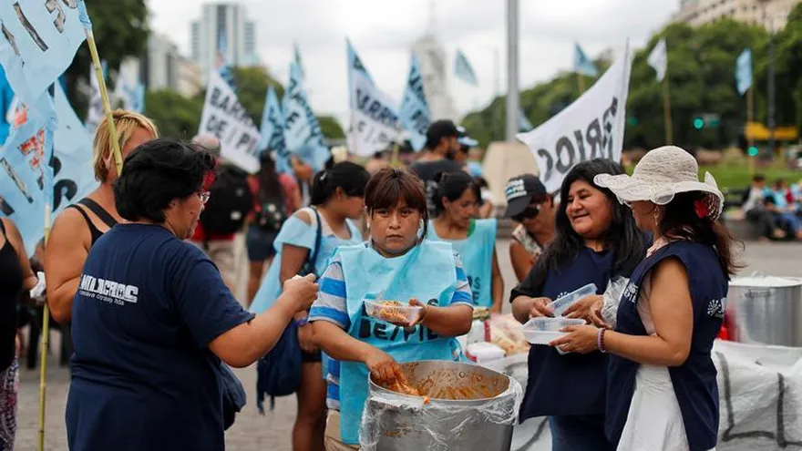 Con comida gratis piden en Argentina reglamentar la ley de emergencia social