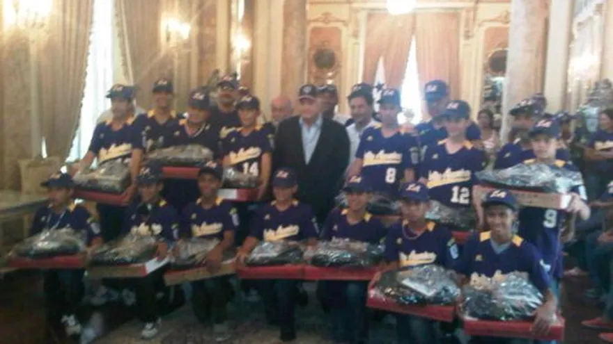 Peloteritos panameños fueron recibidos en la Presidencia