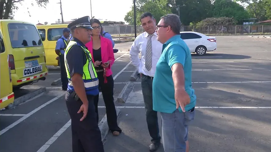 Realizan pruebas antidoping a conductores de busitos colegiales