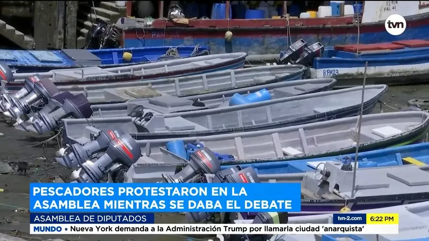 Pescadores protestaron en la Asamblea mientras se daba el debate