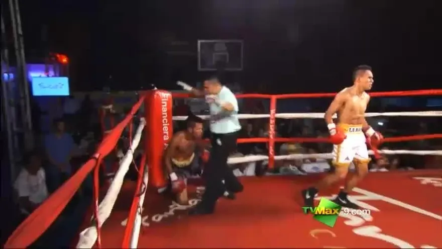 "La Roca" De Gracia gana por nocaut a Moreno