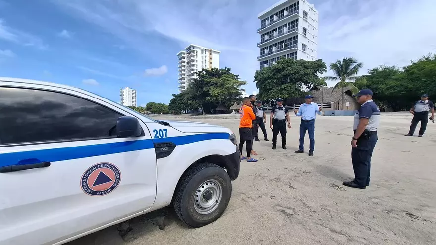 Búsqueda de una persona desaparecida en playa Farallón