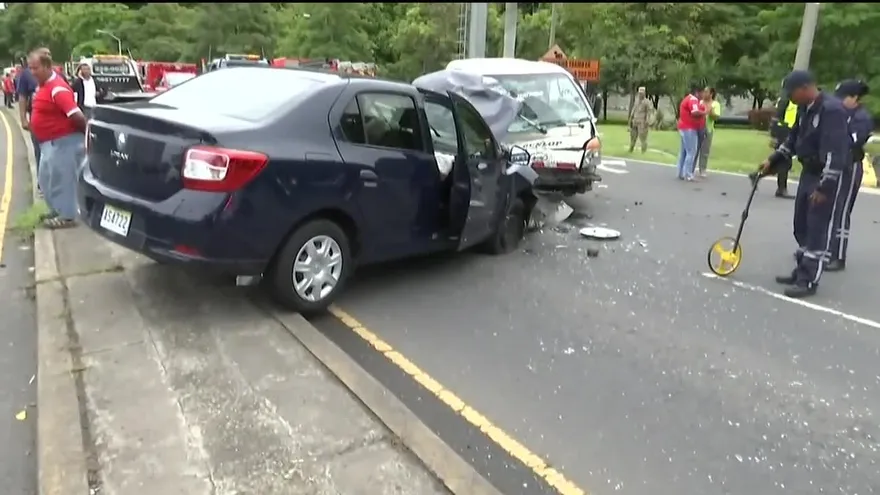 Busito pirata se accidenta y deja 22 heridos