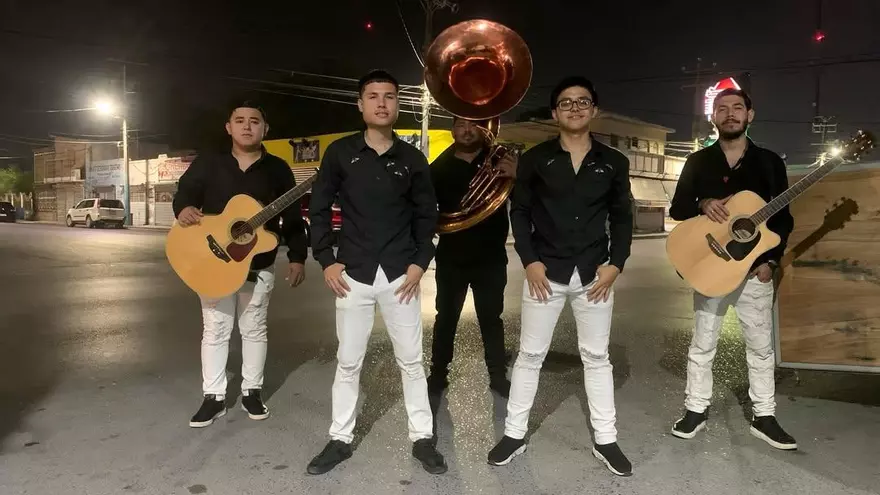 Integrantes del grupo musicial Fugitivo.