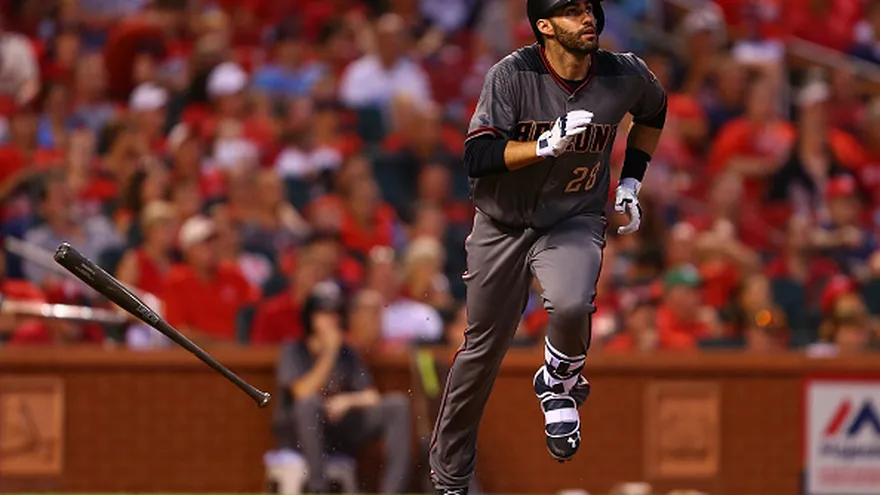 Cubano J.D. Martínez sigue encendido en su nueva casa de Arizona