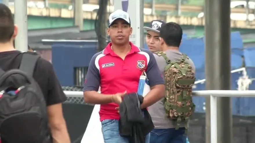 Panameños tiñen las calles de rojo por la selección